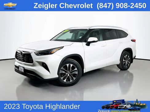 Used 2023 Toyota Highlander XLE image 1