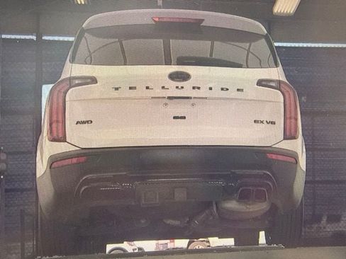 Used 2021 Kia Telluride EX w/ EX Premium Package AWD/4WD image 13
