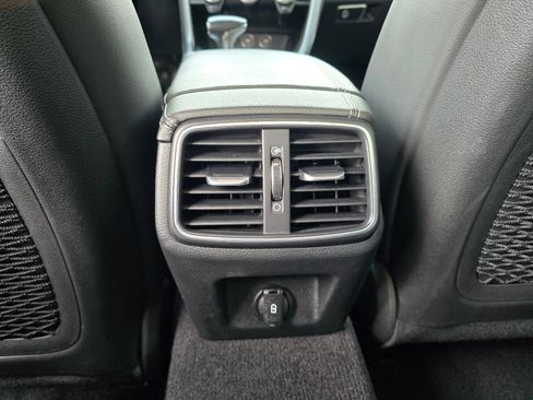 Used 2023 Genesis G70 2.0T image 24