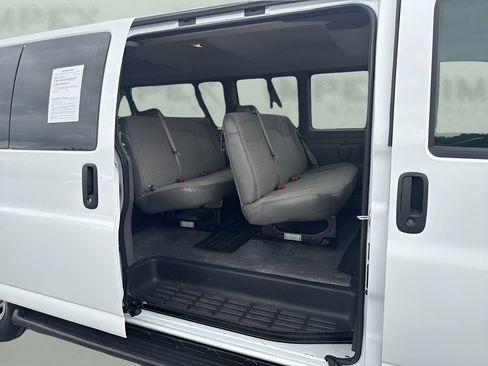 Used 2025 Chevrolet Express 3500 LT w/ LT Preferred Equipment Group RWD image 23