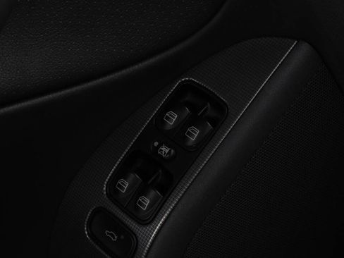 Used 2003 Mercedes-Benz C 230 Sedan image 17