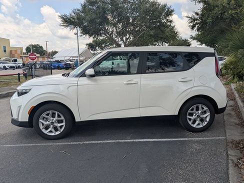 Certified 2025 Kia Soul LX w/ LX Technology Package FWD image 3