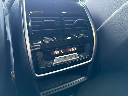 Used 2022 BMW X6 xDrive40i w/ Executive Package image 23