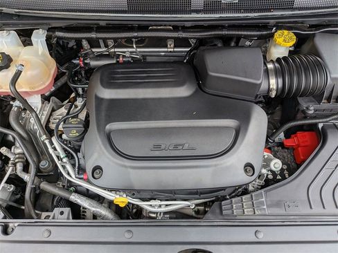 Used 2022 Chrysler Pacifica Limited w/ Uconnect Theater Family Group image 37