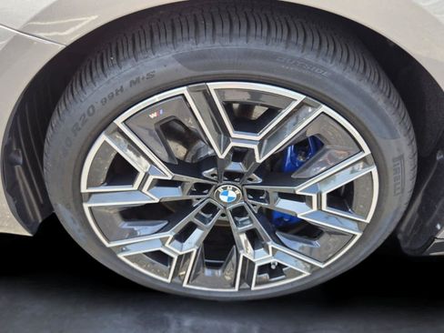 Used 2025 BMW i5 eDrive40i w/ M Sport Package RWD image 9
