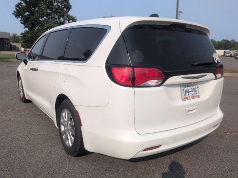 Used 2021 Chrysler Voyager L FWD image 6