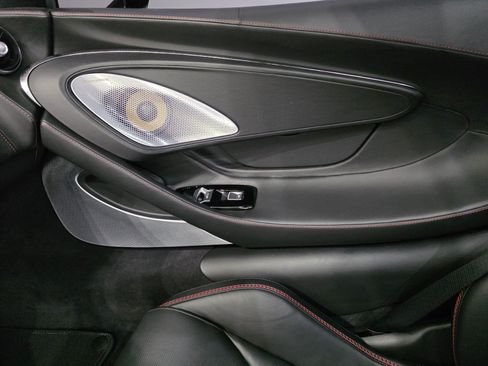 Used 2023 McLaren GT RWD image 16