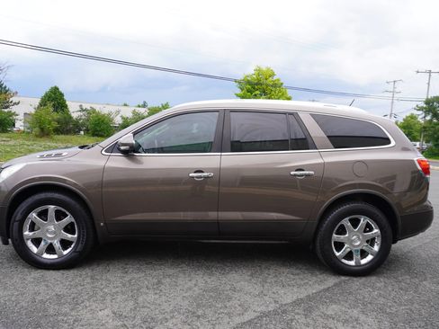 Used 2010 Buick Enclave CXL FWD image 4