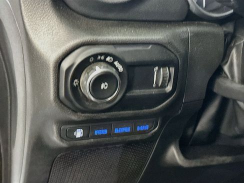 Used 2023 Jeep Wrangler Unlimited Sahara AWD/4WD image 17
