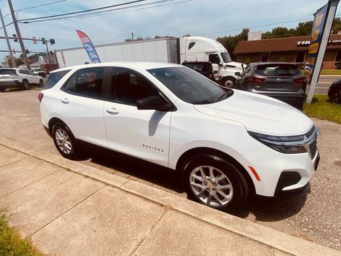 Used 2023 Chevrolet Equinox LS w/ Driver Confidence II Package FWD image 5