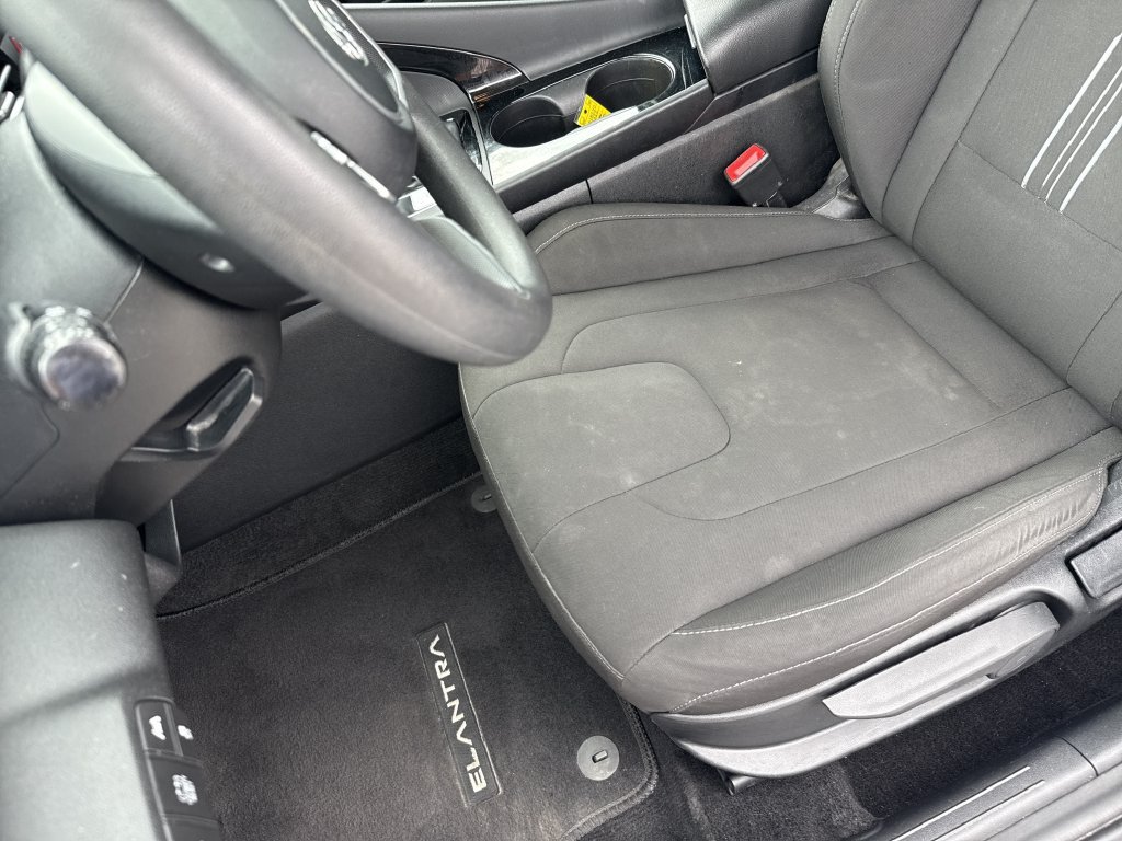 Used 2022 Hyundai Elantra Blue FWD image 11