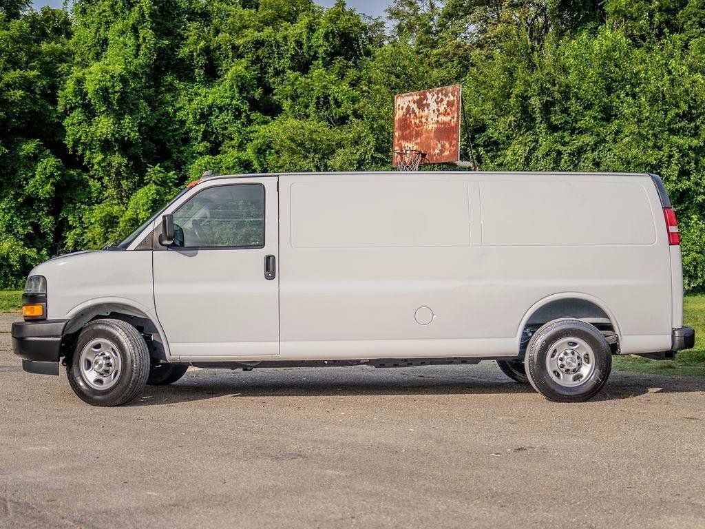 Used 2023 Chevrolet Express 3500 Extended w/ Driver Convenience Package RWD image 5
