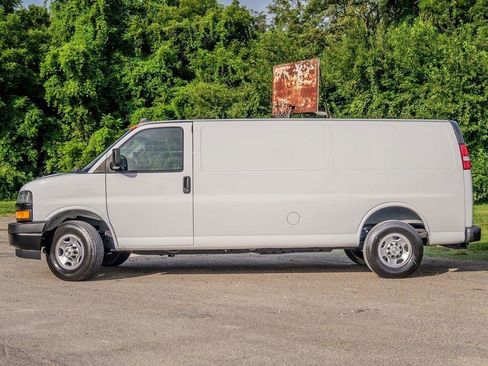 Used 2023 Chevrolet Express 3500 Extended w/ Driver Convenience Package RWD image 5