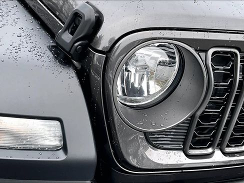 Used 2024 Jeep Wrangler Sport S image 28