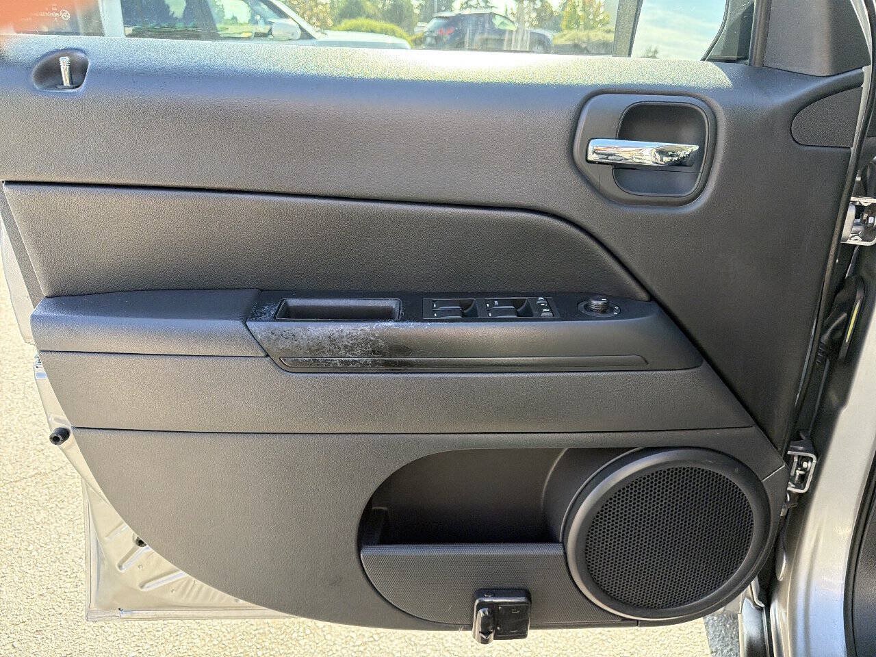 Used 2016 Jeep Patriot Sport w/ Power Value Group AWD/4WD image 28