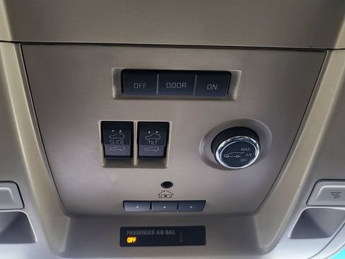 Used 2017 Chevrolet Suburban LT RWD image 45