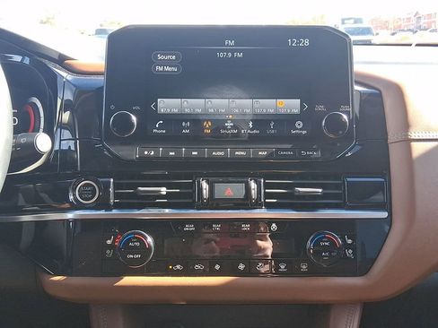 Used 2023 Nissan Pathfinder Platinum image 18