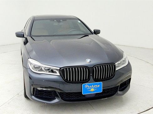 Used 2017 BMW 750i xDrive image 9