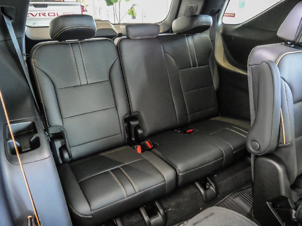 New 2027 Chevrolet Traverse High Country w/ LPO, Floor Liner Package AWD/4WD image 26