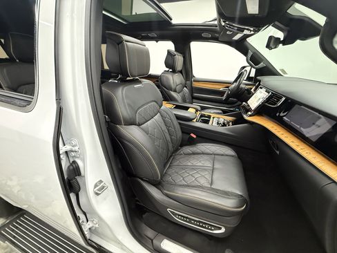 Used 2022 Jeep Grand Wagoneer Series III image 26