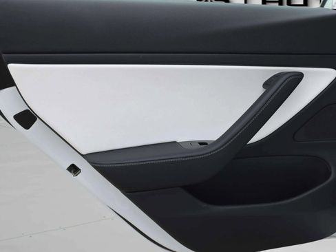 Used 2020 Tesla Model 3 Standard Range Plus image 27