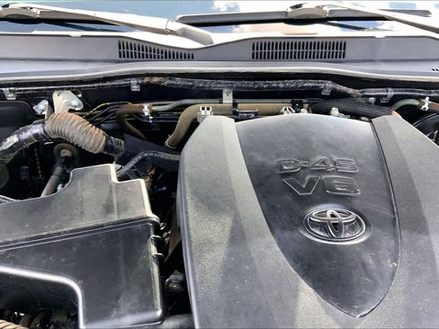 Used 2019 Toyota Tacoma SR5 RWD image 32