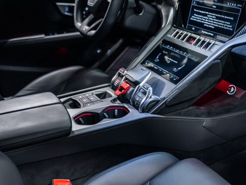 Used 2024 Lamborghini Urus Performante AWD/4WD image 20