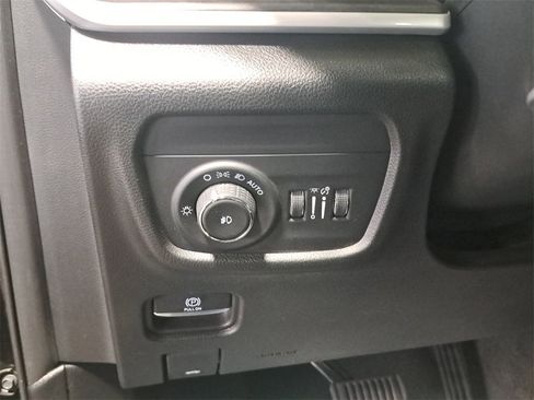 Certified 2022 Jeep Grand Cherokee Limited w/ Luxury Tech Group II image 26