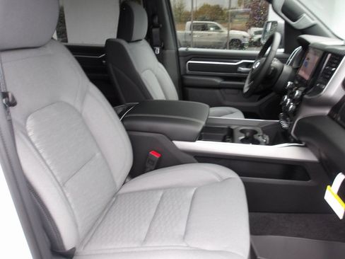 New 2026 RAM 1500 4x4 Crew Cab image 17