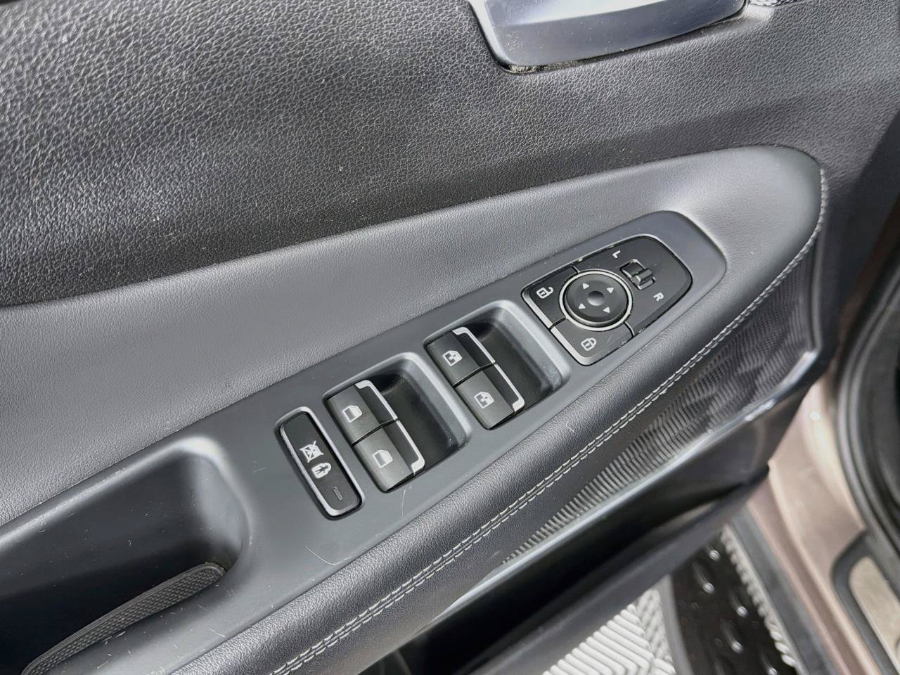 Used 2020 Hyundai Santa Fe Limited AWD/4WD image 20