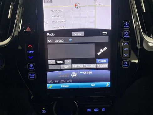 Used 2020 Toyota Prius Prime XLE image 23