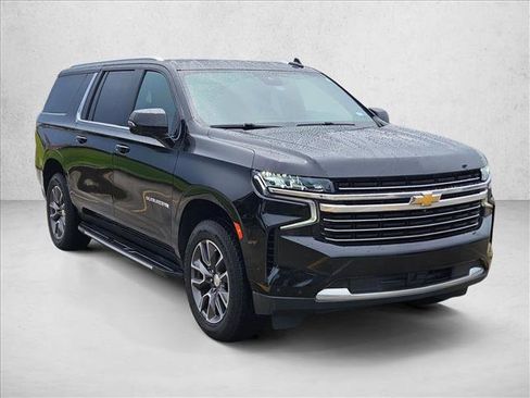 Used 2023 Chevrolet Suburban LT w/ LT Signature Plus Package RWD image 3