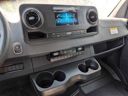 Used 2024 Mercedes-Benz Sprinter 2500 image 28