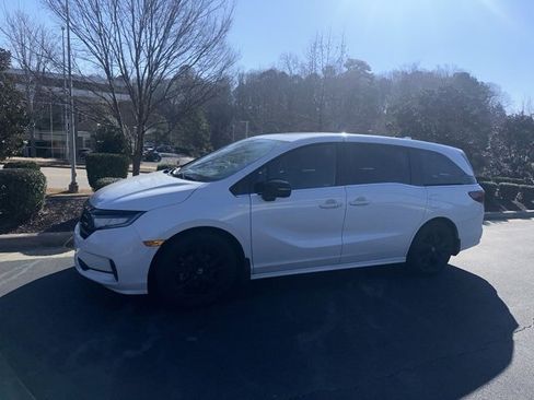 Used 2023 Honda Odyssey Sport image 2