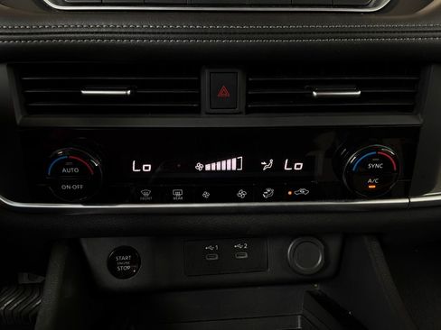 Used 2025 Nissan Rogue SV FWD image 28