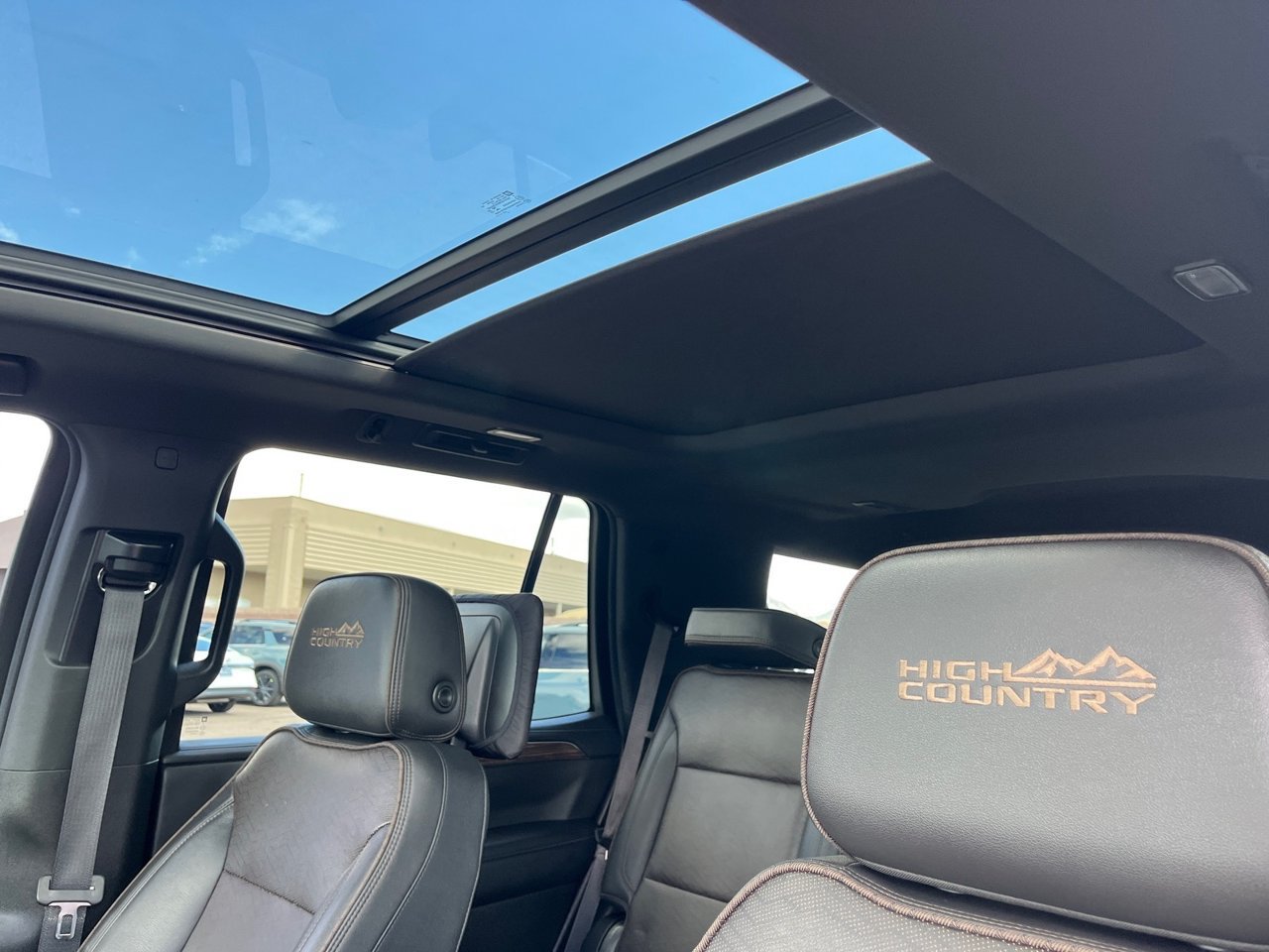 Used 2022 Chevrolet Tahoe High Country w/ LPO, Illumination Package AWD/4WD image 29