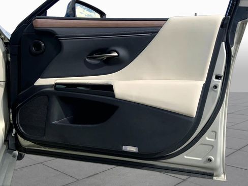 Used 2024 Lexus ES 350 w/ Premium Package FWD image 22