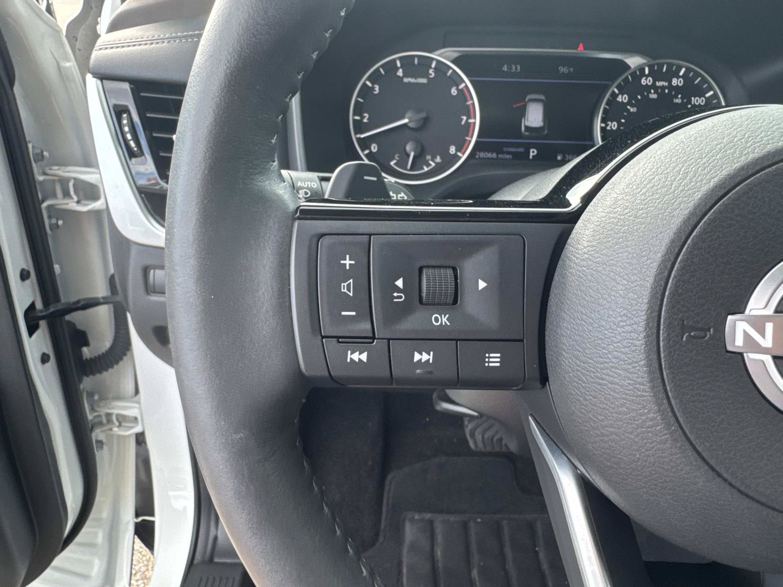 Used 2023 Nissan Rogue SL w/ SL Premium Package FWD image 25