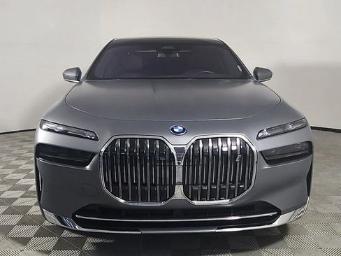 Used 2023 BMW i7 xDrive60 w/ Executive Package 2 image 3