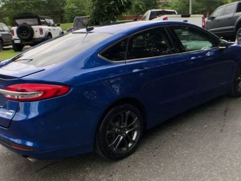Used 2018 Ford Fusion SE w/ Equipment Group 201A FWD image 8