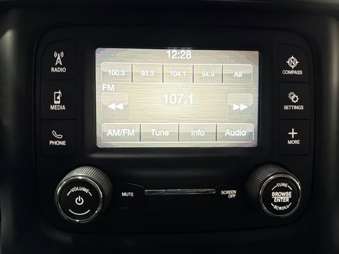 Used 2020 RAM 2500 Tradesman w/ Chrome Appearance Group image 19