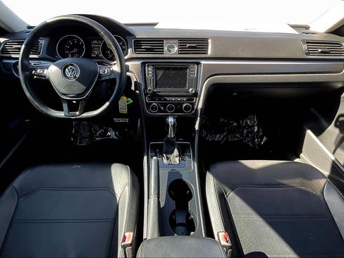 Used 2017 Volkswagen Passat 1.8T R-Line image 14