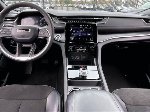 Used 2024 Jeep Grand Cherokee Altitude image 16