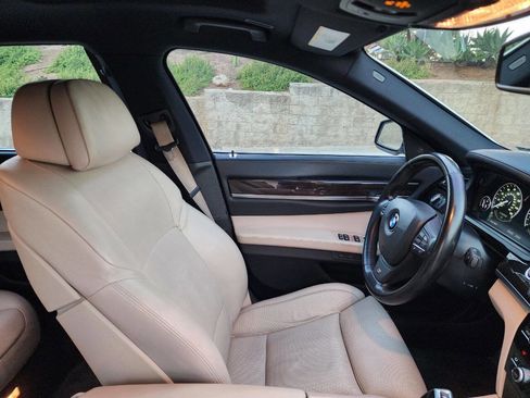 Used 2012 BMW 750Li w/ Driver Assistance Pkg image 27