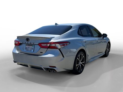 Used 2019 Toyota Camry SE FWD image 5