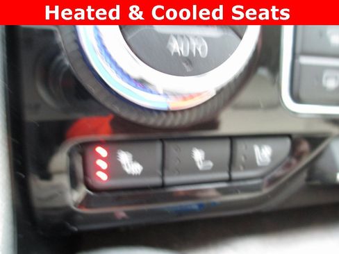 Used 2021 GMC Yukon XL Denali w/ Denali Premium Package image 18