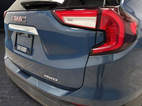 Used 2024 GMC Terrain SLE w/ Driver Convenience Package image 32