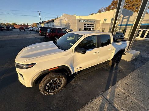 New 2026 GMC Canyon AT4 w/ AT4 Premium Package image 10