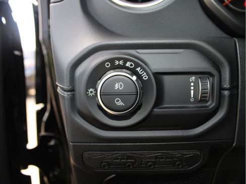 New 2025 Jeep Gladiator Sport image 11