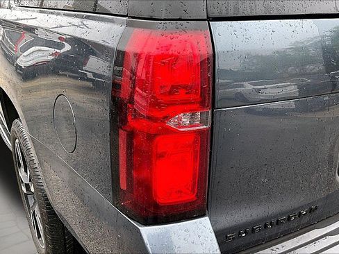 Used 2019 Chevrolet Suburban Premier w/ RST 6.2L Performance Edition RWD image 51